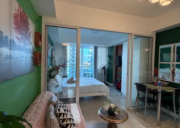 Sym Staycation At Azure Apartahotel Manila